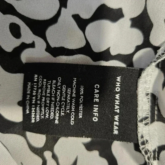 Black and White Floral Button-Up Blouse - Picture 6 of 15